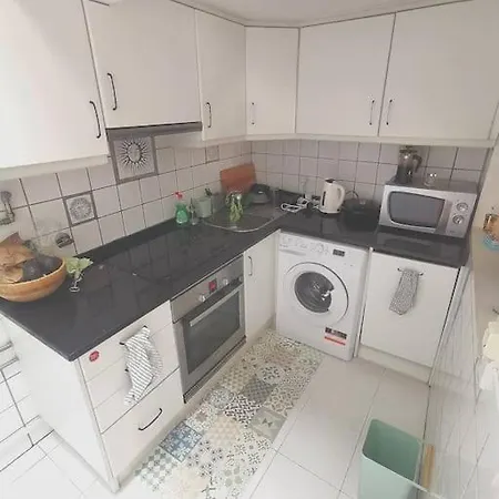Santa Apolonia Apartment *